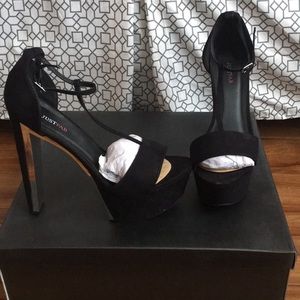 LIKE NEW black heels